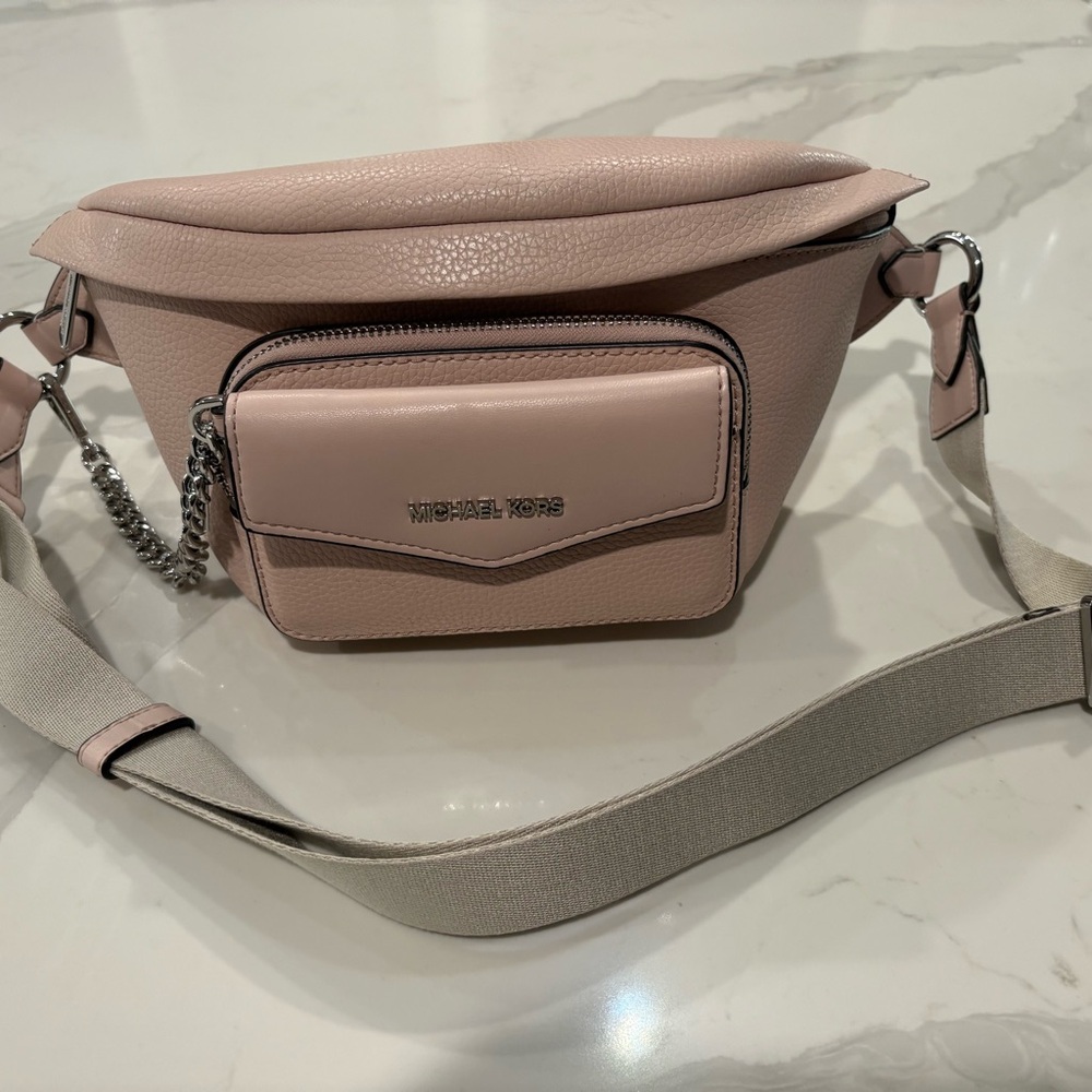 Michael Kors Maisie Light Pink 2-in-1 Sling Pack - Picture 2 of 3